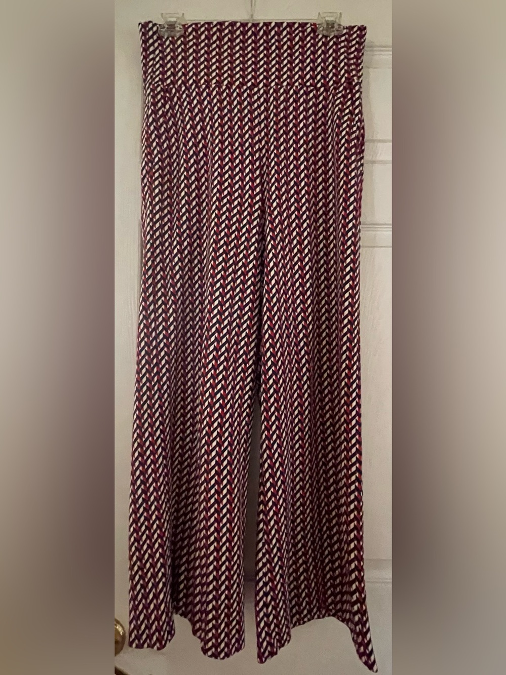 Cabi Women's Red Patterned Wide-Leg Pants - Picture 2 of 4